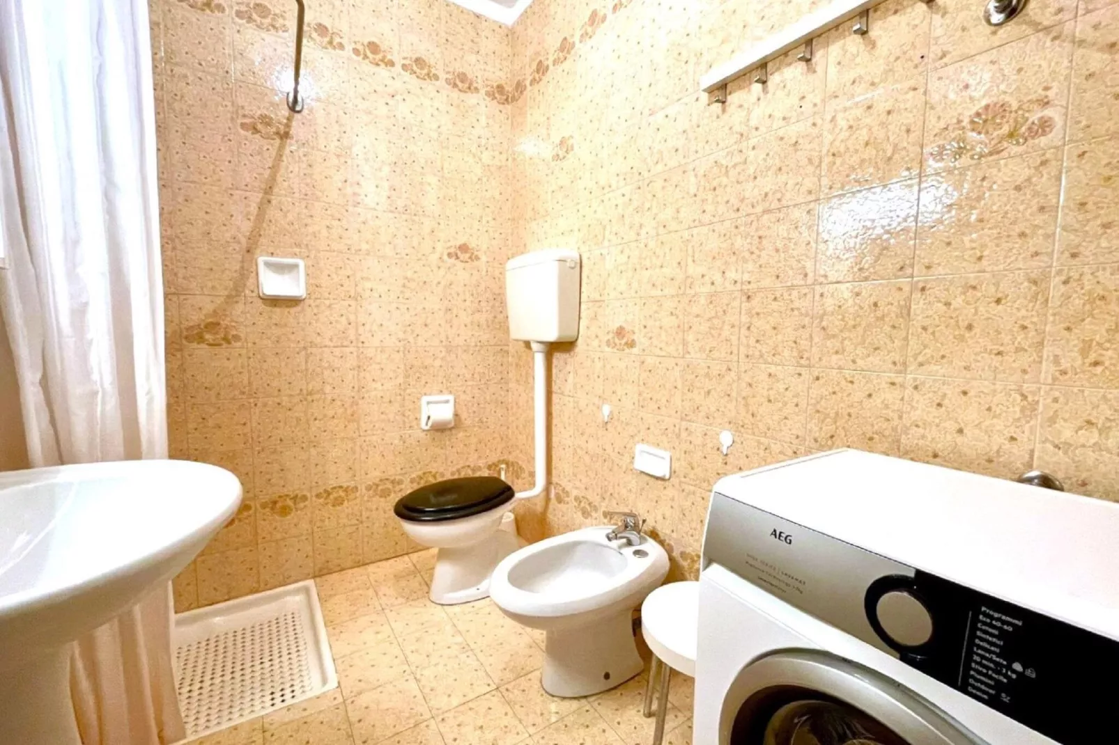 Centro Comm 3-Bathroom