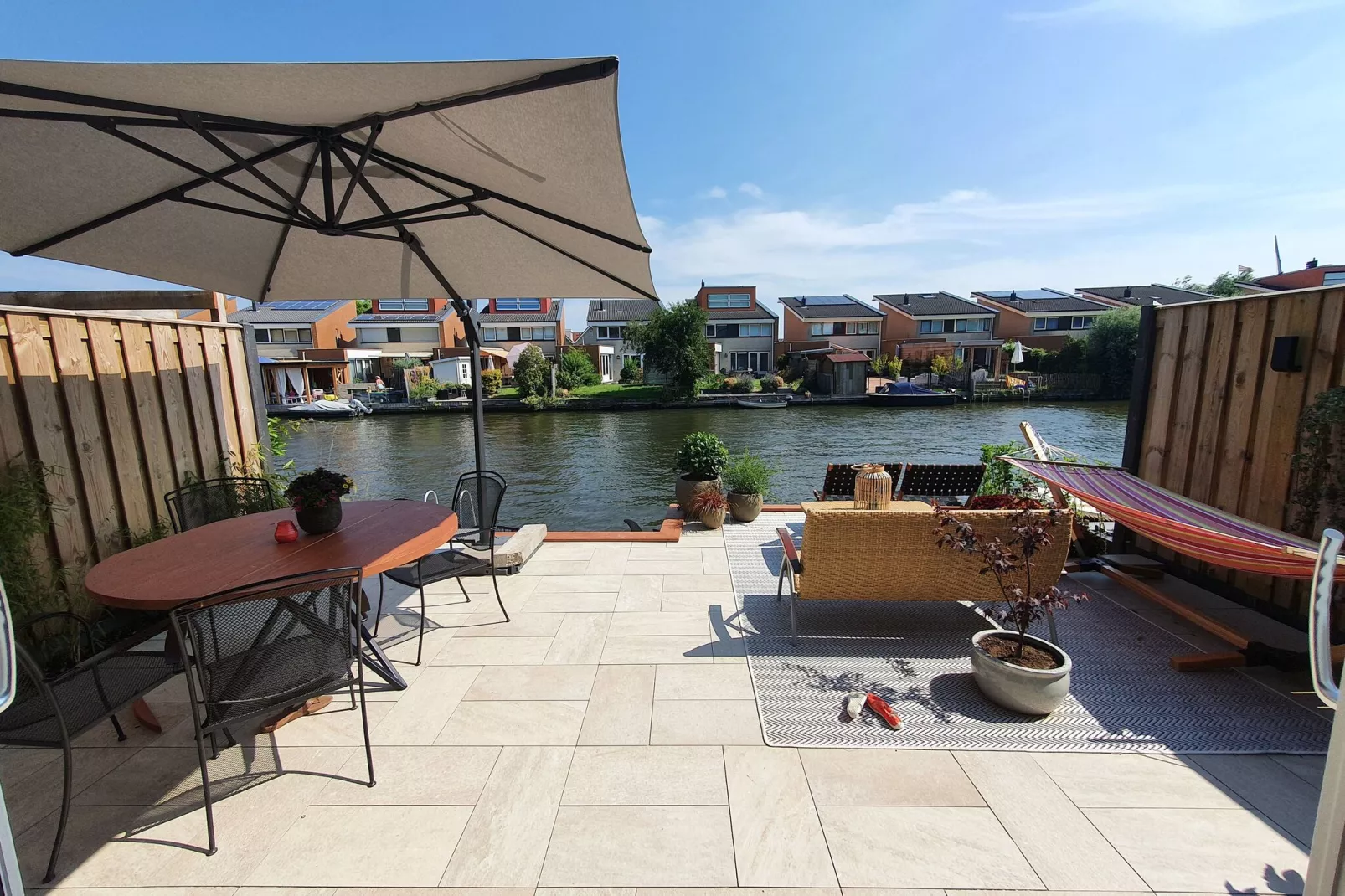 Waterfront holiday home Alkmaar-Terrace balcony