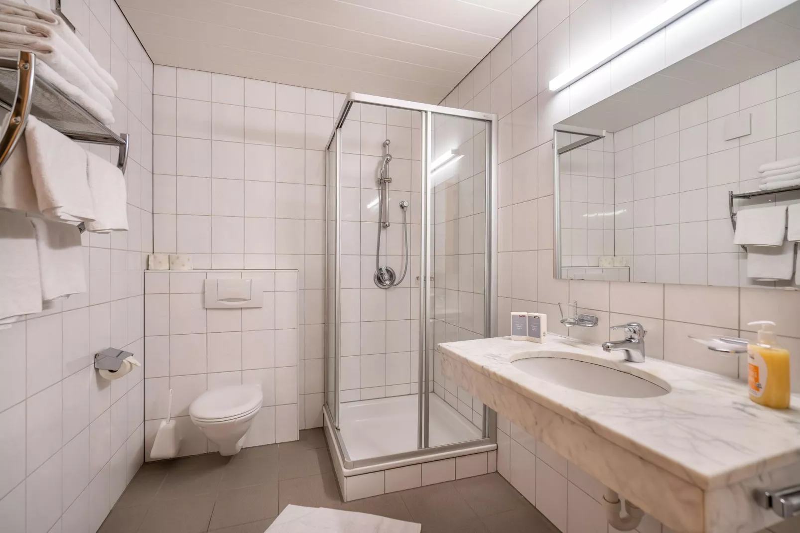 Apartment 14-Bathroom