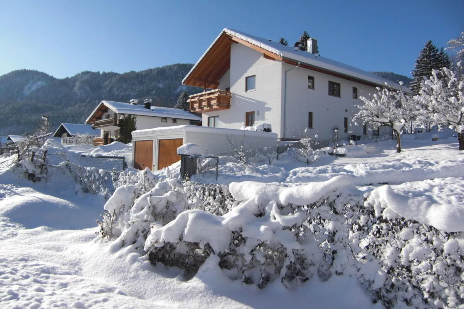 44057-Exterior winter
