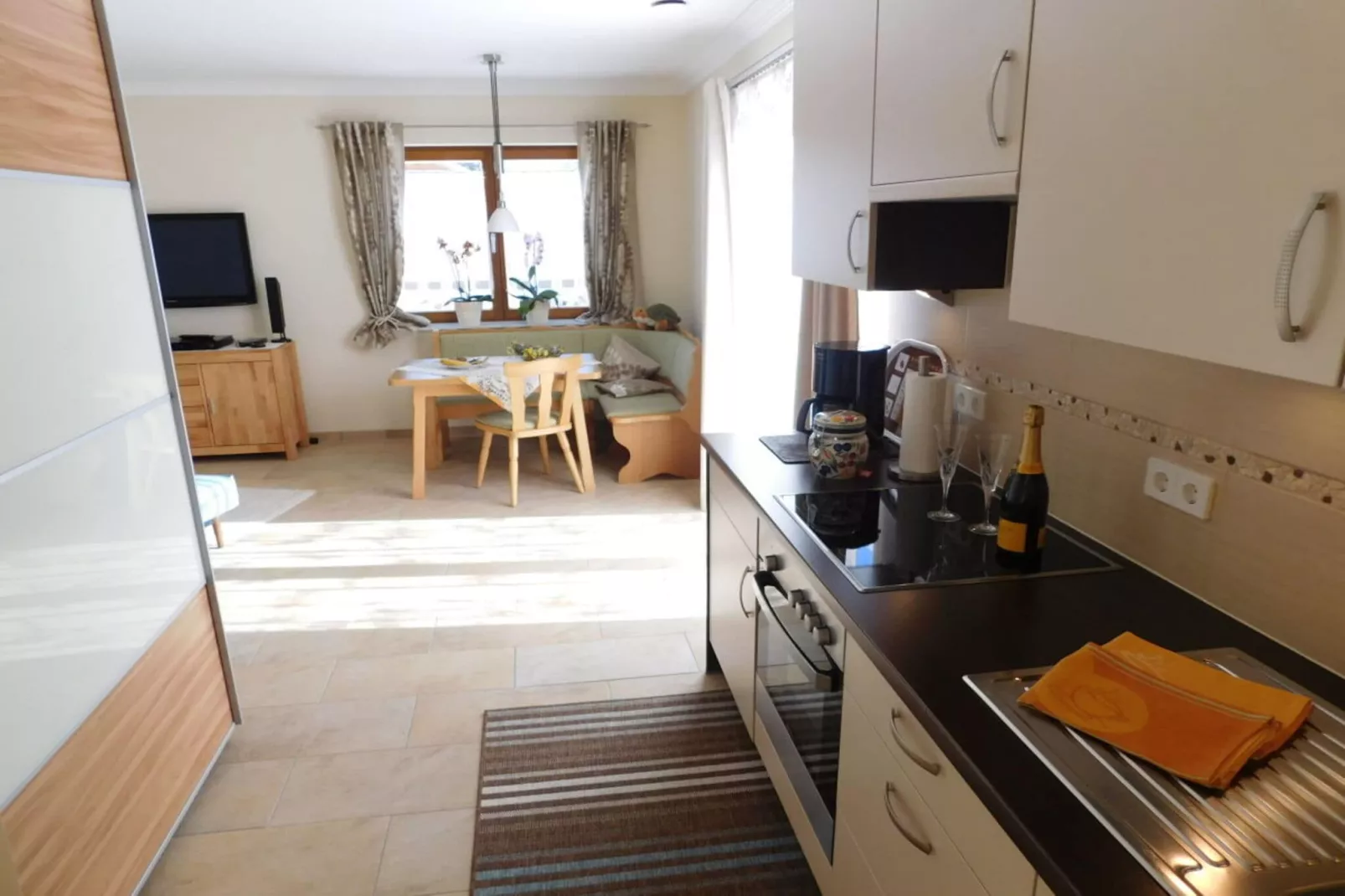 44057-Kitchen