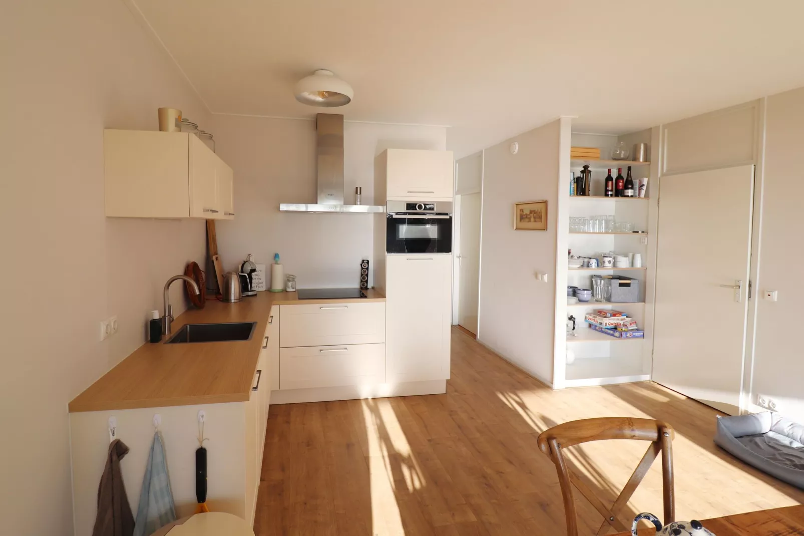 Appartement aan het meer in Heeg-Kitchen