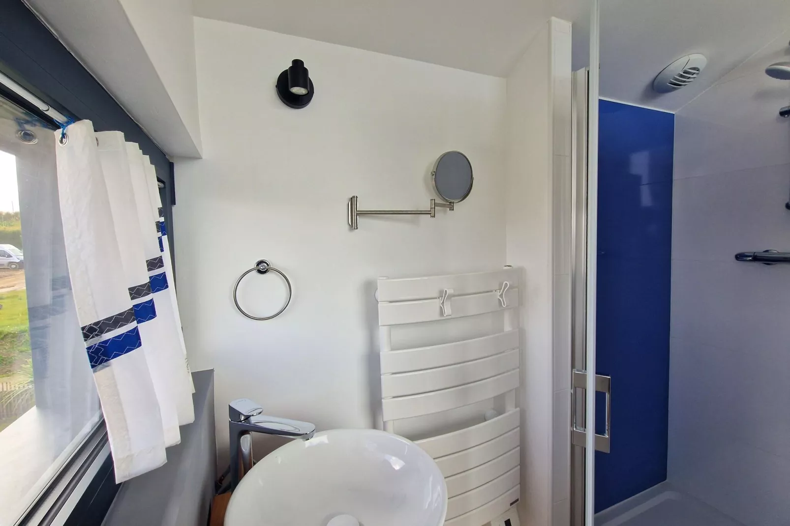 Villa d'architecte avec vue mer panoramique Locquirec-Bathroom