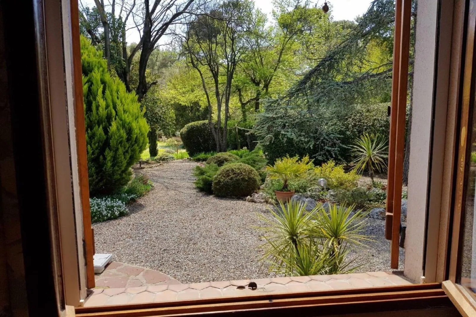 LA BOUSCADE GUESTHOUSE-View summer