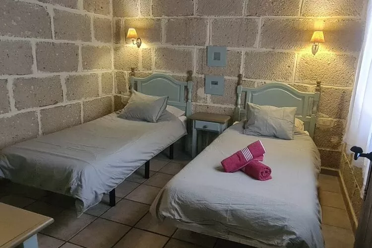 Mango-Bedroom