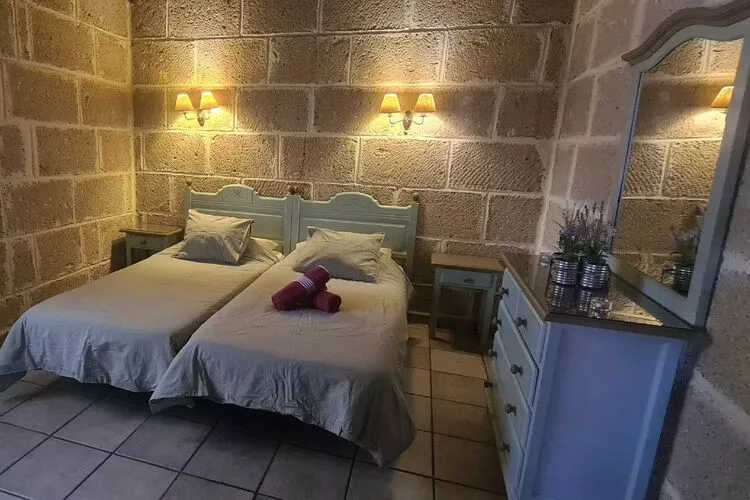 Mango-Bedroom