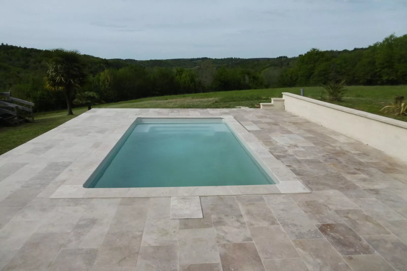 Entrepôt avec piscine près de Monpazier