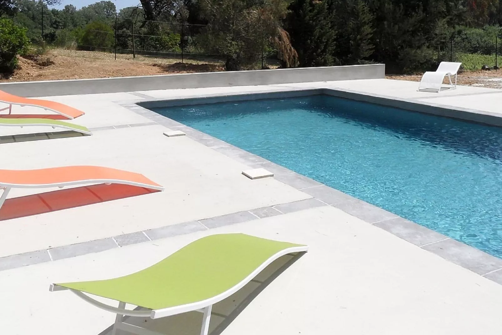Le trois chambres-Pool