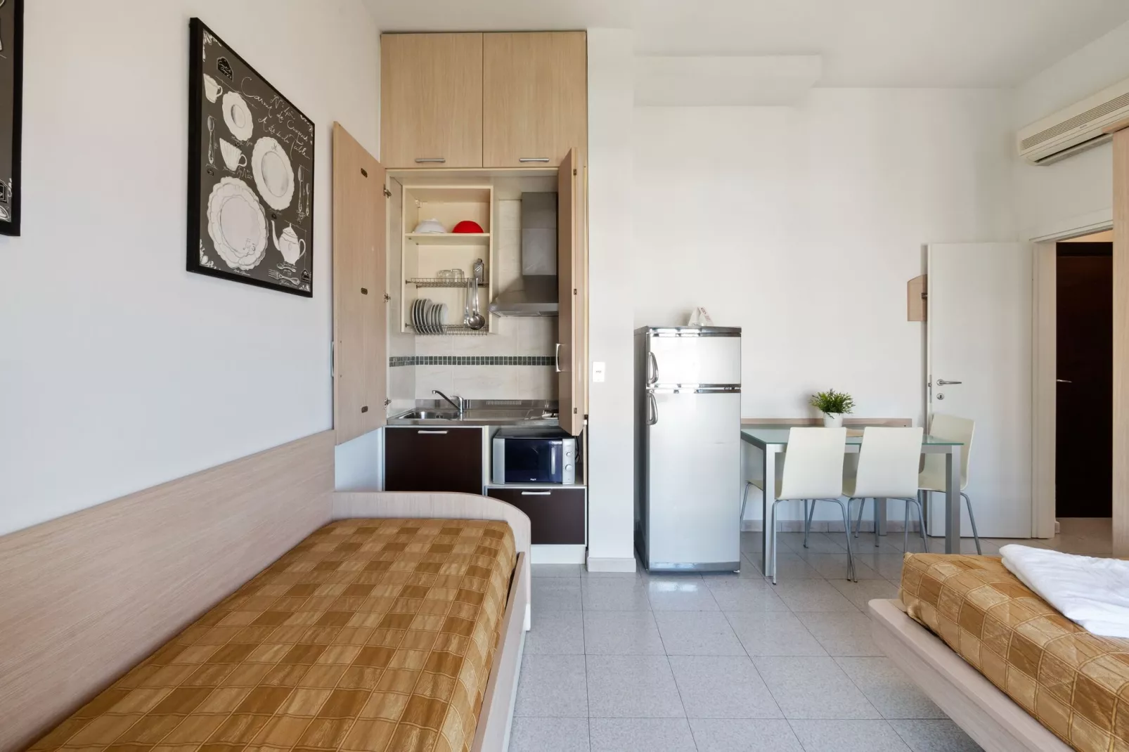 Regina Elena Mono-Kitchen