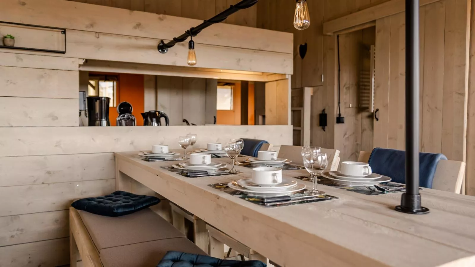 Glamping Lodge-Dining room