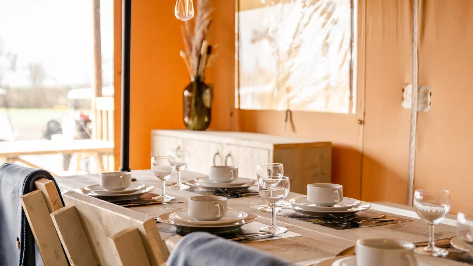 Glamping Lodge-Dining room