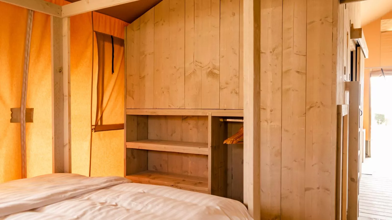 Glamping Lodge-Bedroom