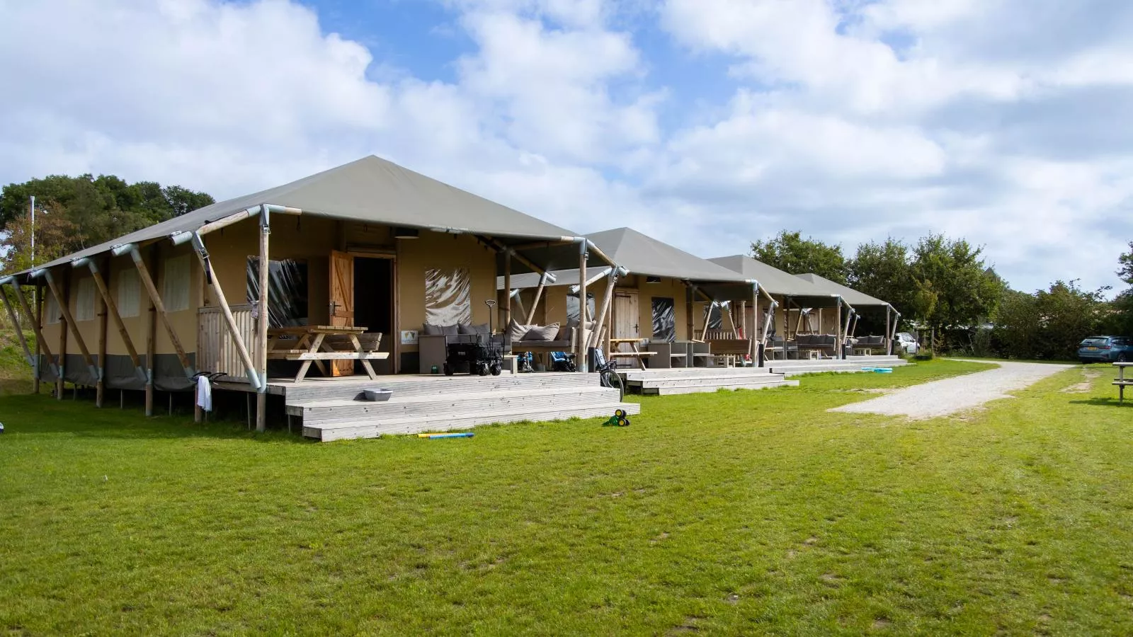 Glamping Lodge-Exterior summer