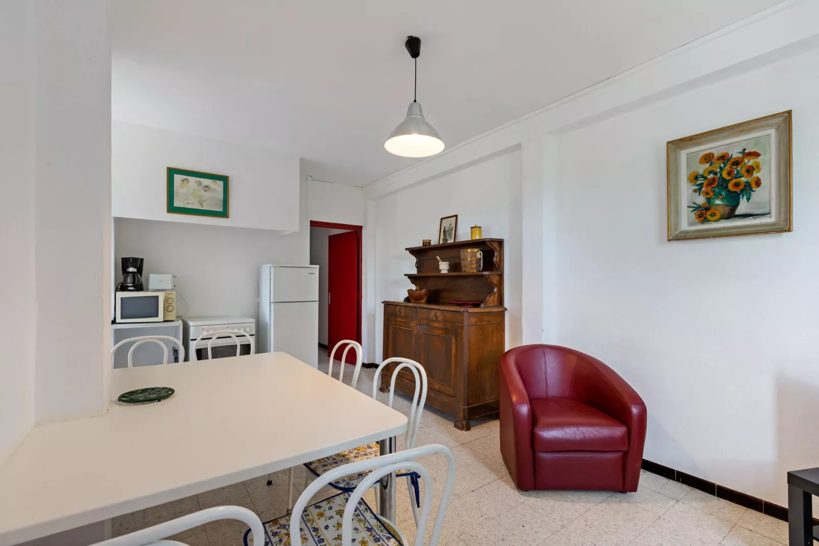 Le trois chambres-Living room