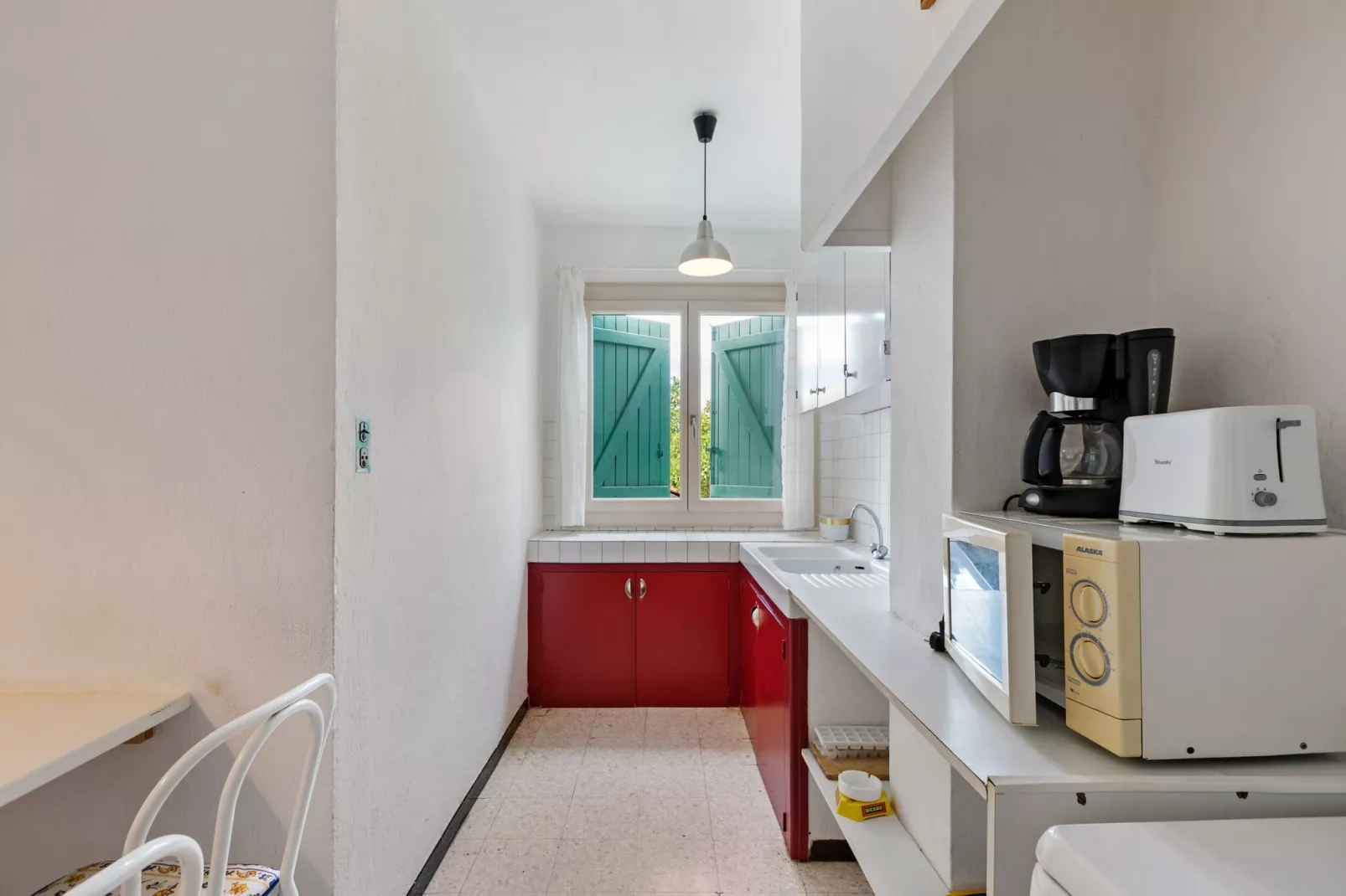 Le trois chambres-Kitchen