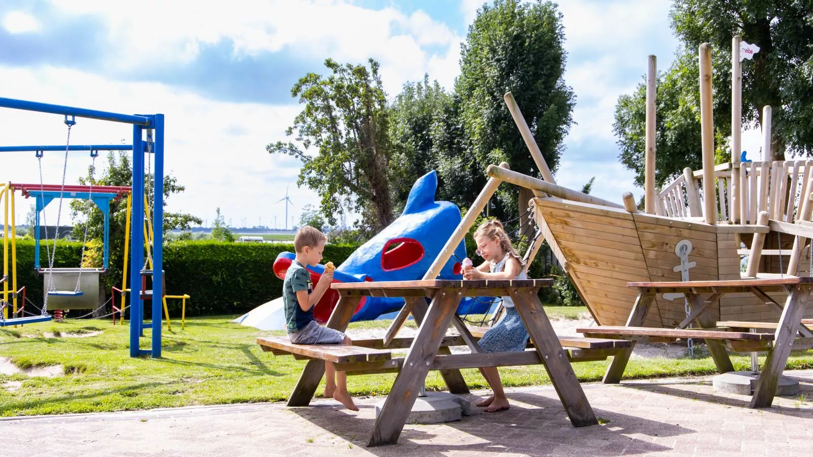Glamping Lodge-Park facilities