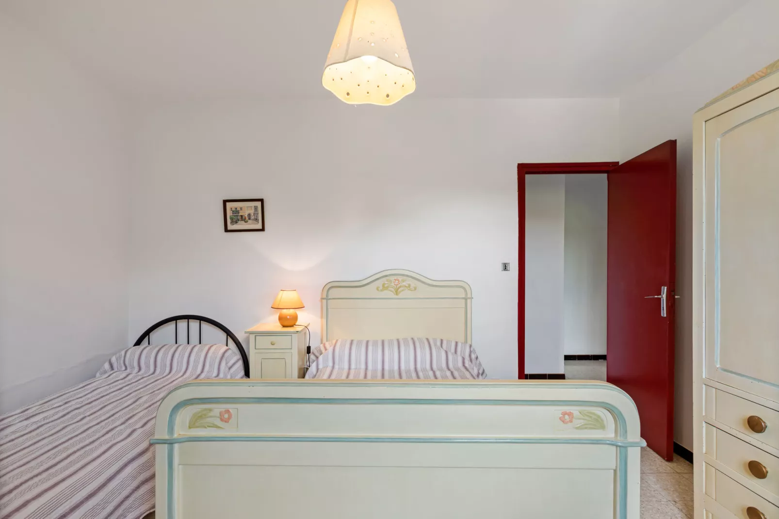 Le trois chambres-Bedroom