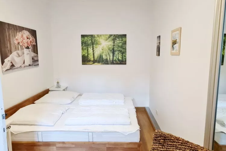 Storchenzimmer 3 Personen-Bedroom