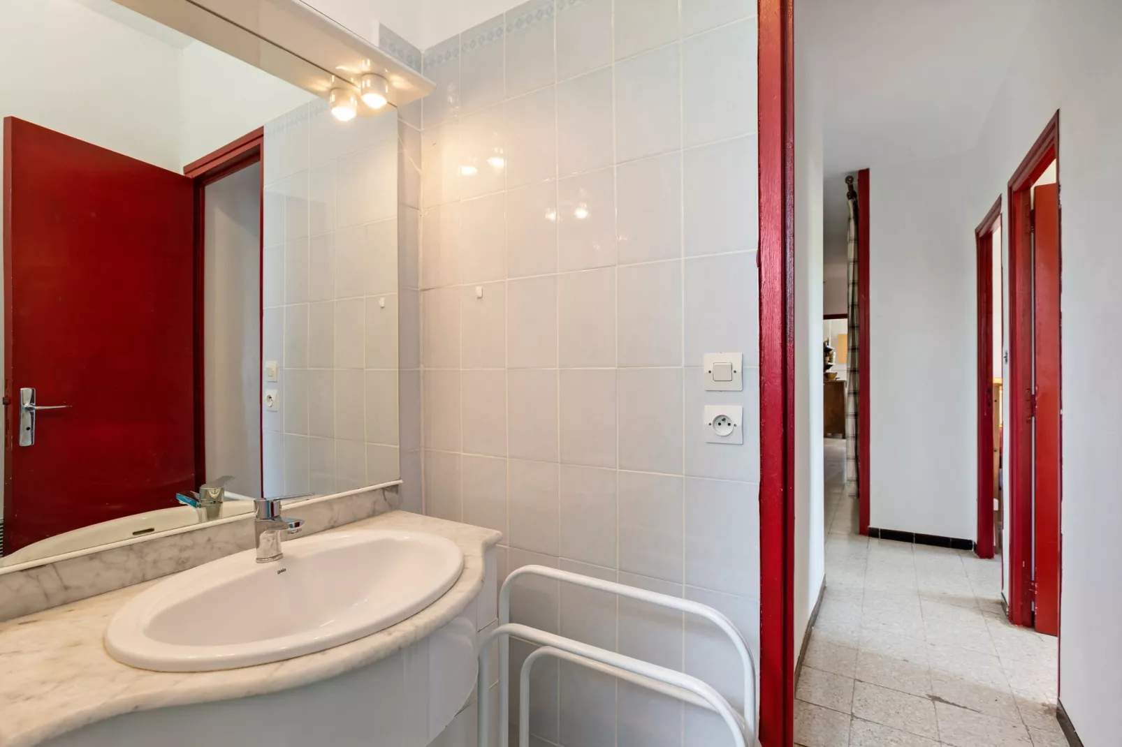 Le trois chambres-Bathroom