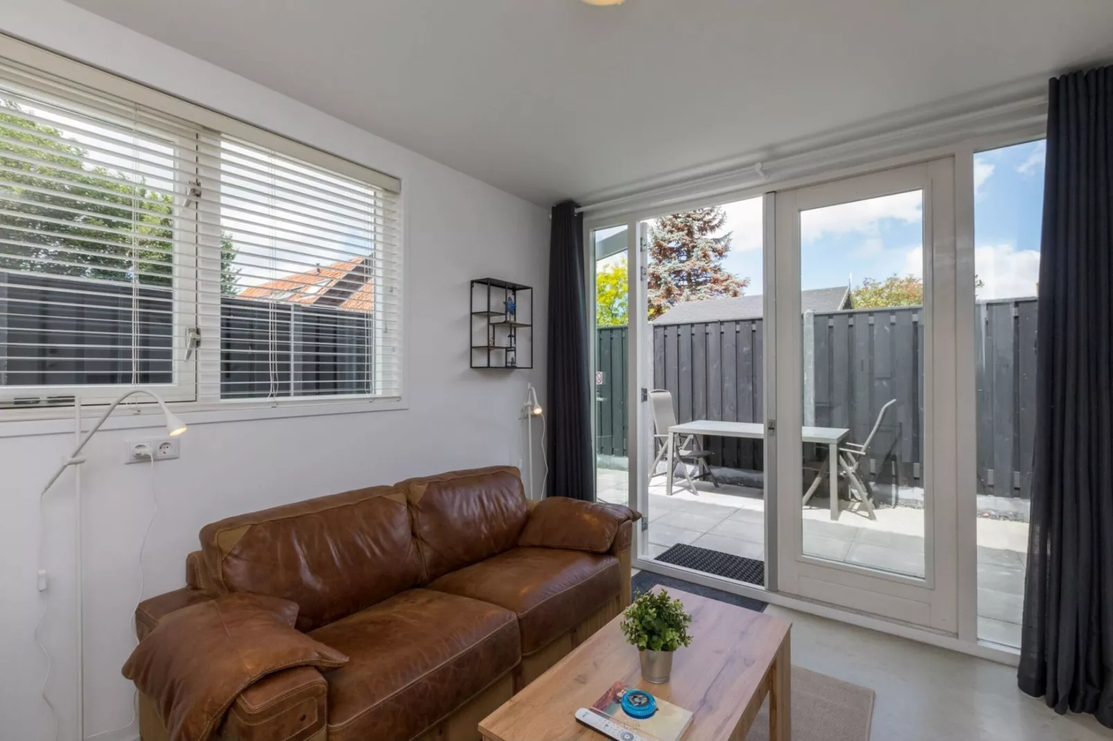 Dorpsstraat 37a  Biggekerke-Living room