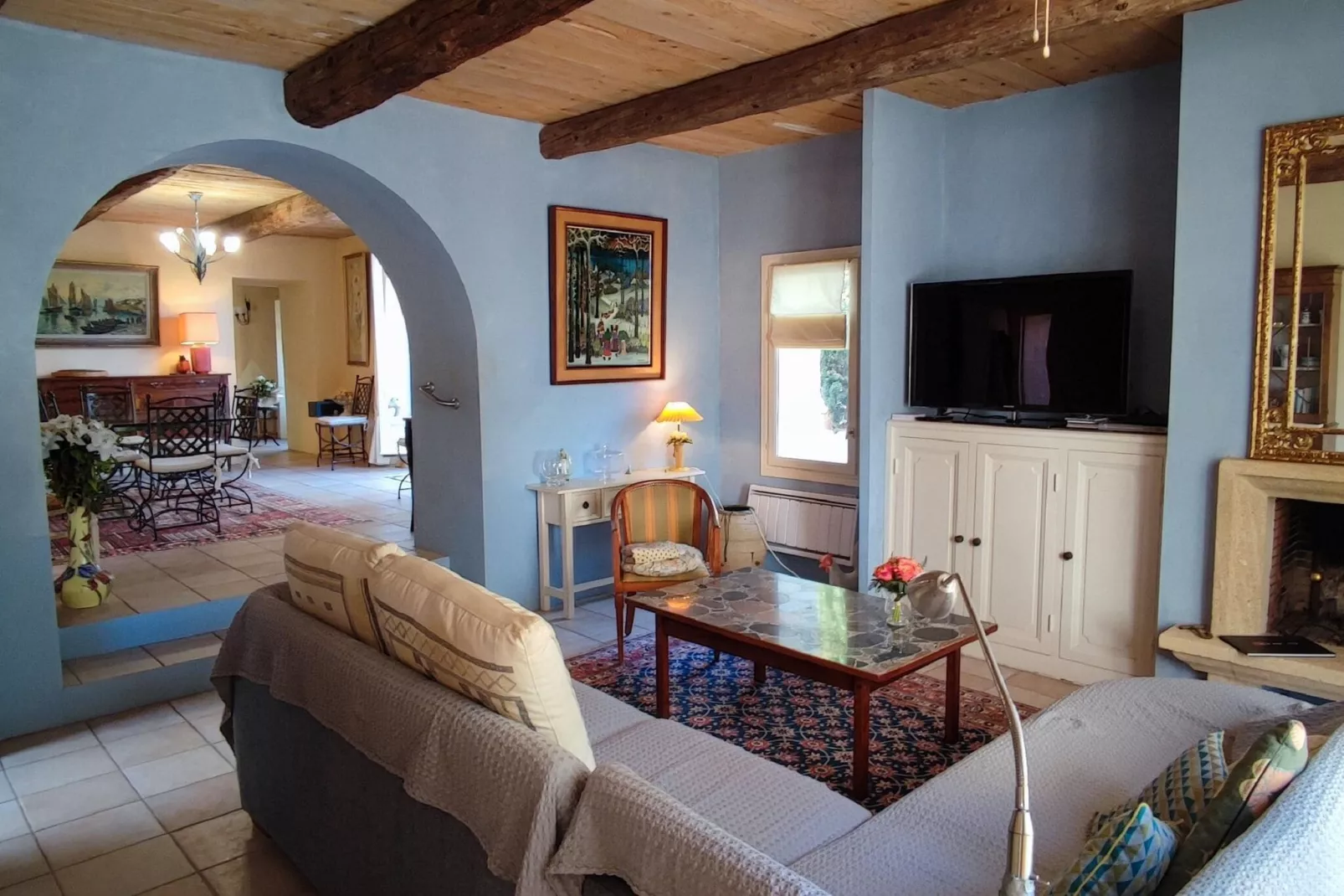 LA BOUSCADE MASTER HOUSE-Living room