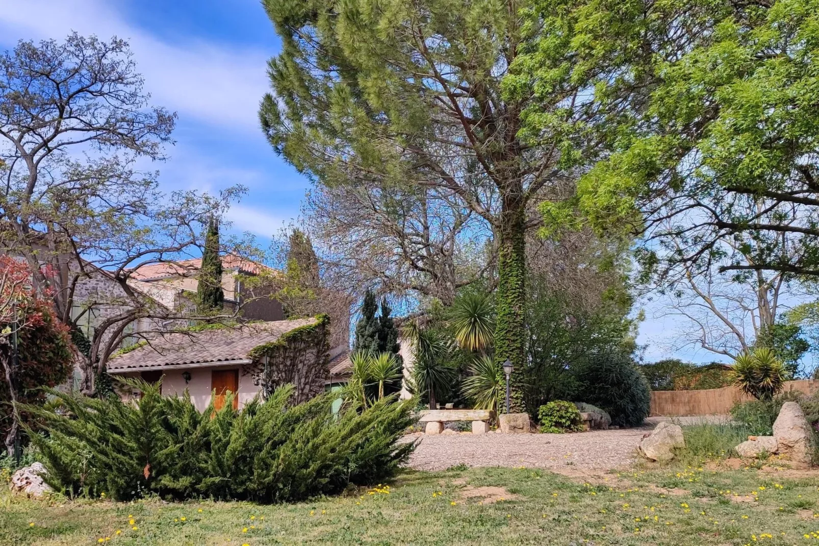 LA BOUSCADE MASTER HOUSE-Gardens summer