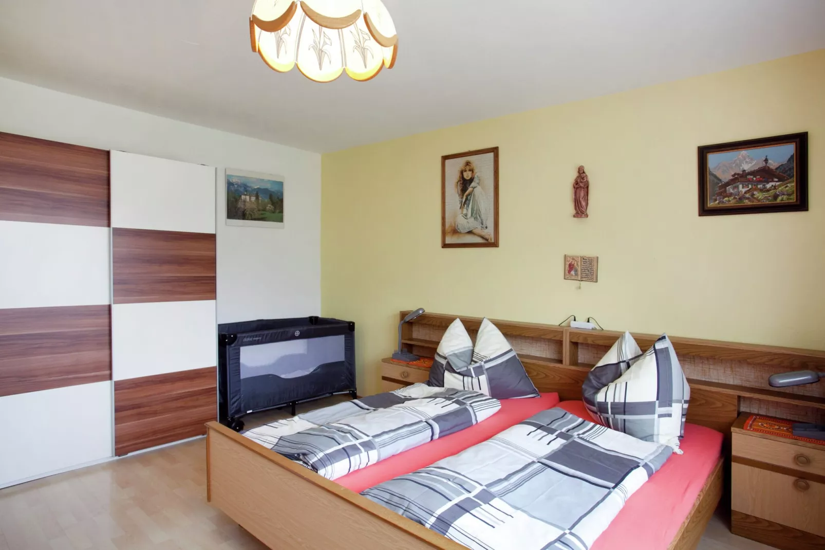 Mohr-Bedroom