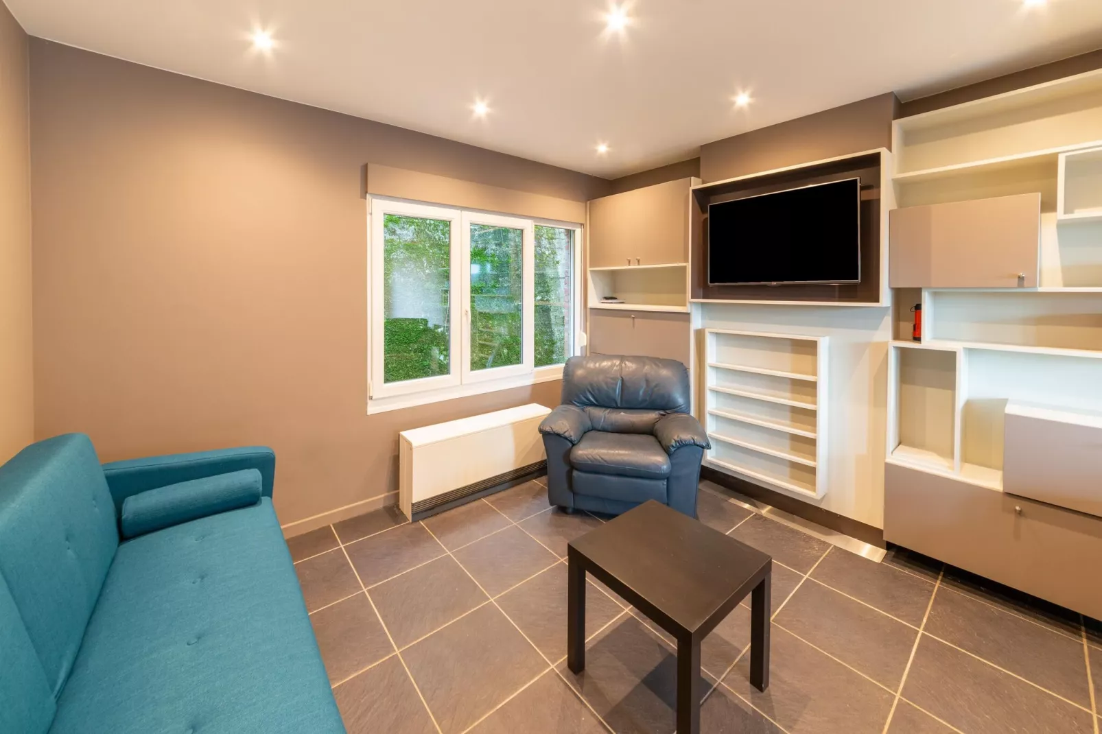 Magnifique habitation pour 7 voyageurs avec Bains à remous-Living room