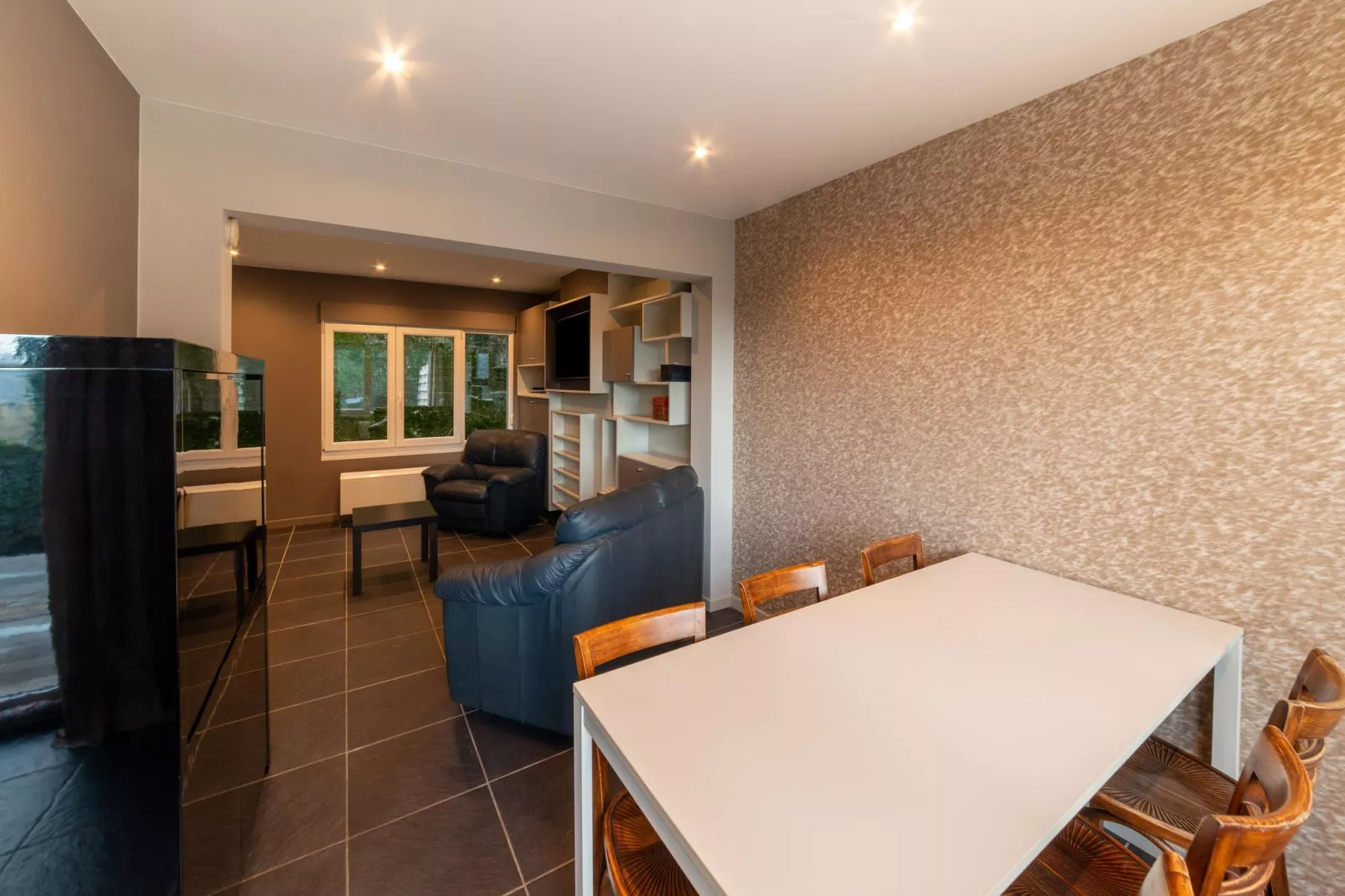 Magnifique habitation pour 7 voyageurs avec Bains à remous-Dining room