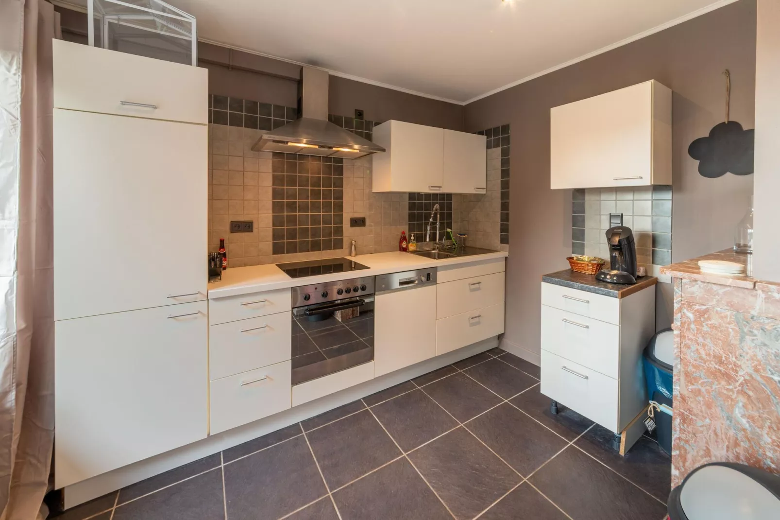 Magnifique habitation pour 7 voyageurs avec Bains à remous-Kitchen