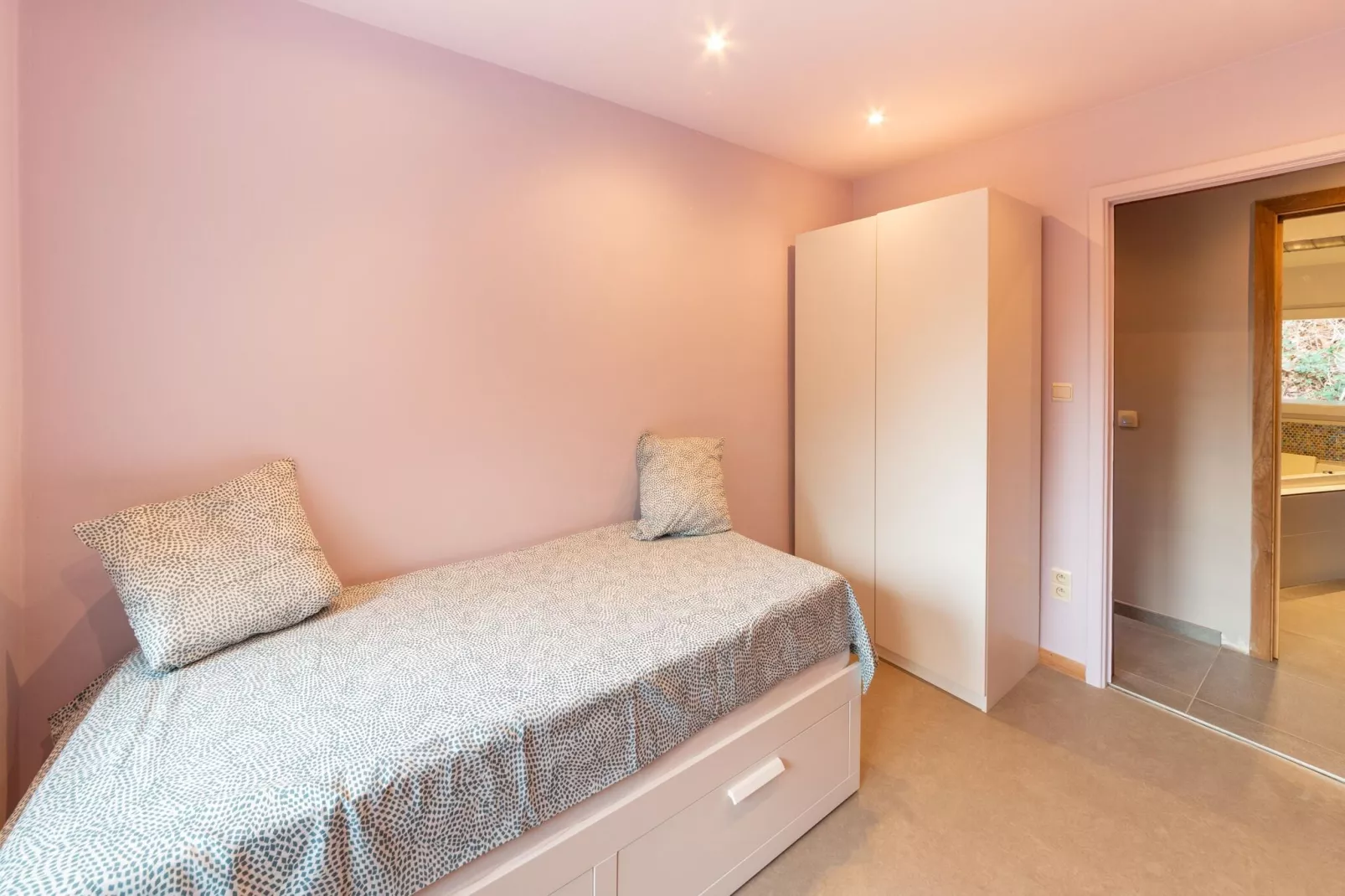 Magnifique habitation pour 7 voyageurs avec Bains à remous-Bedroom
