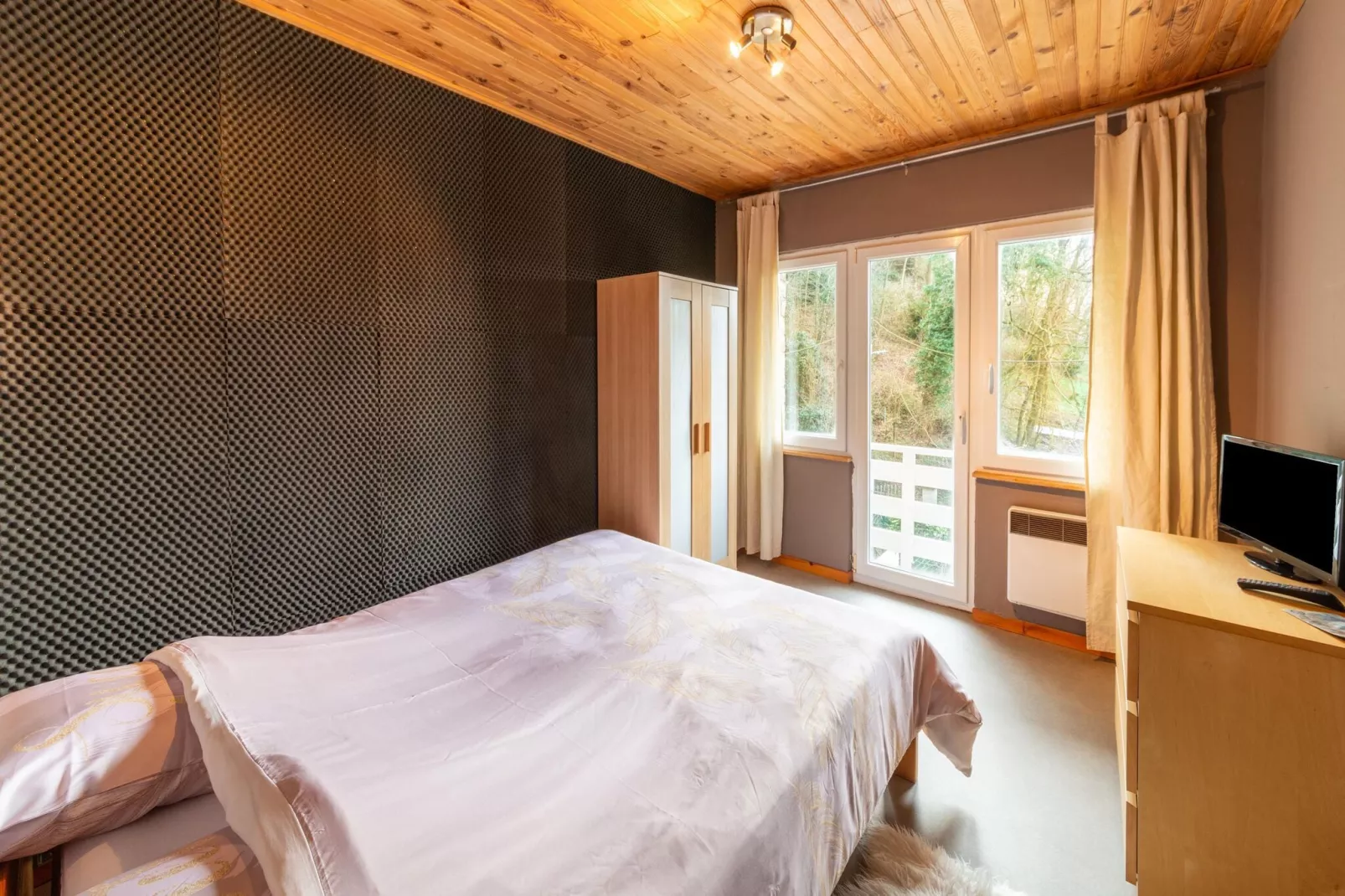 Magnifique habitation pour 7 voyageurs avec Bains à remous-Bedroom