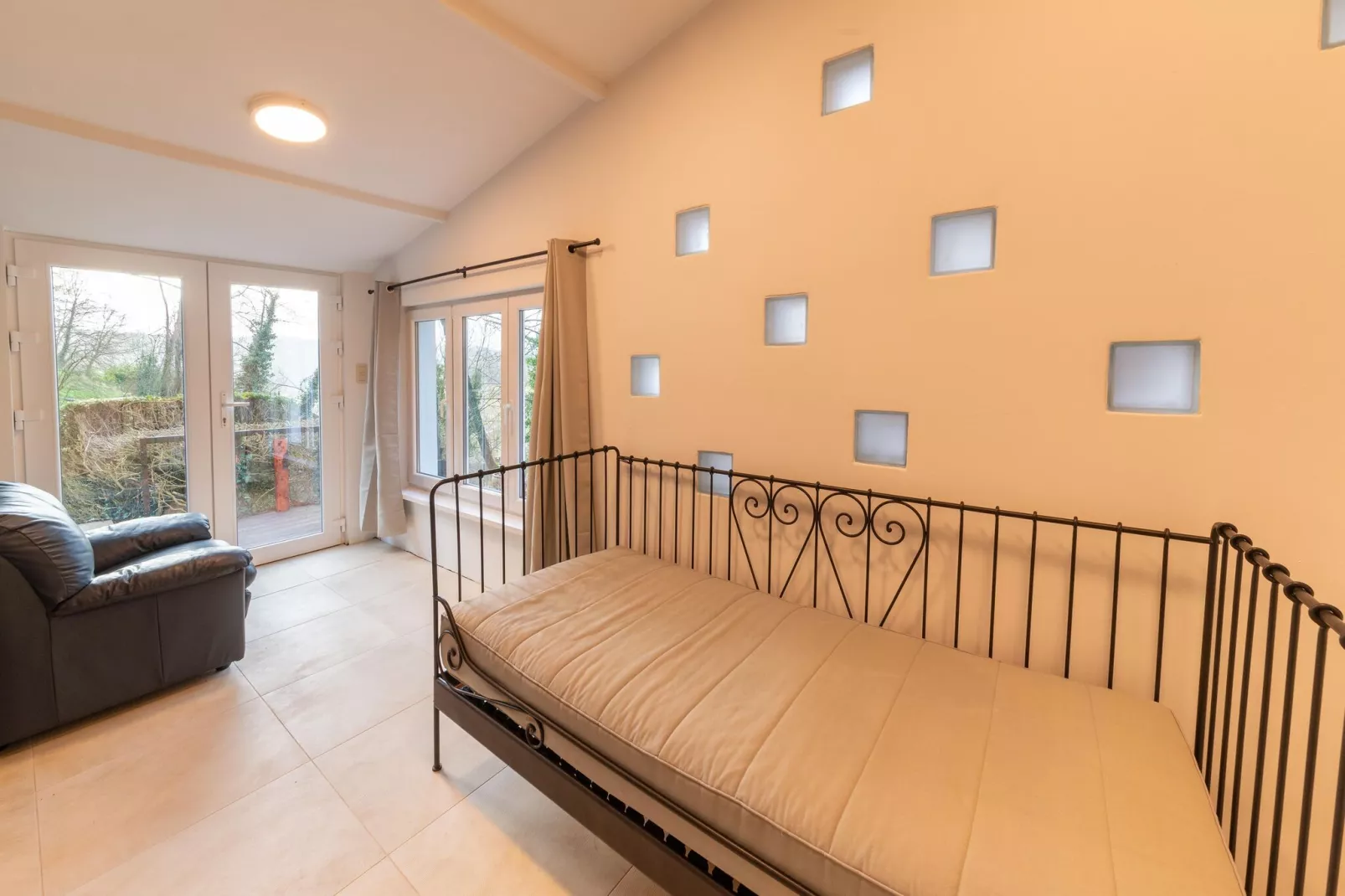 Magnifique habitation pour 7 voyageurs avec Bains à remous-Bedroom