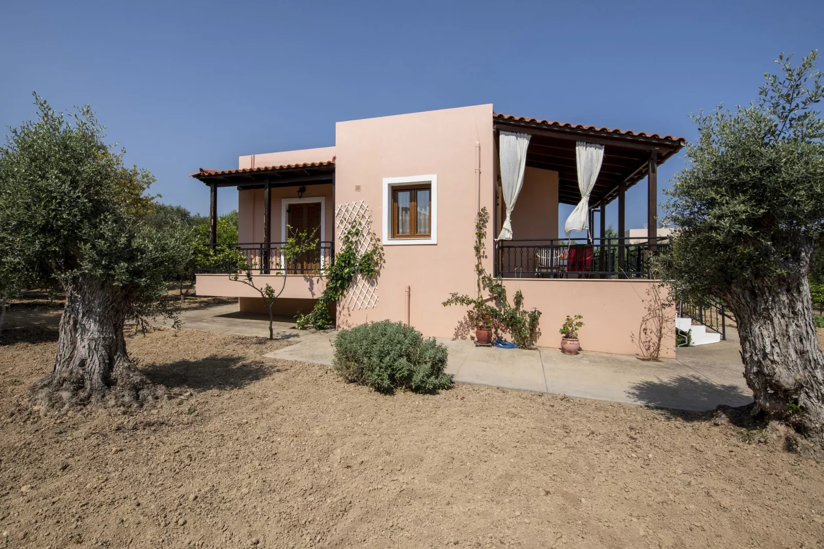 Villa Estia-Außenbereich Sommer
