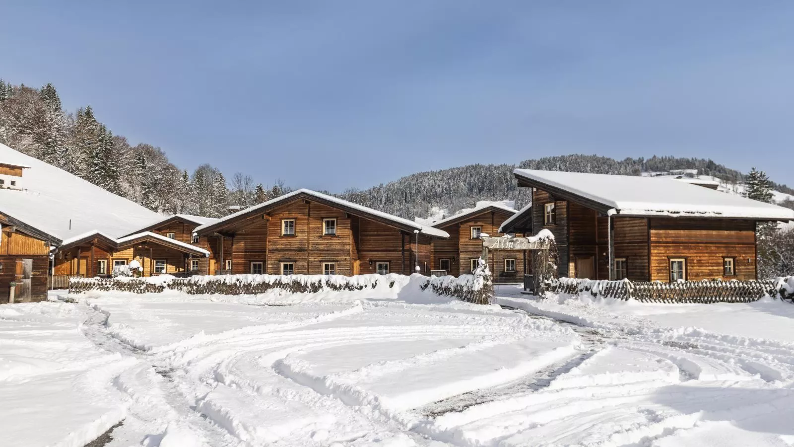 Urige Doppelhaushälfte 5-Exterior winter