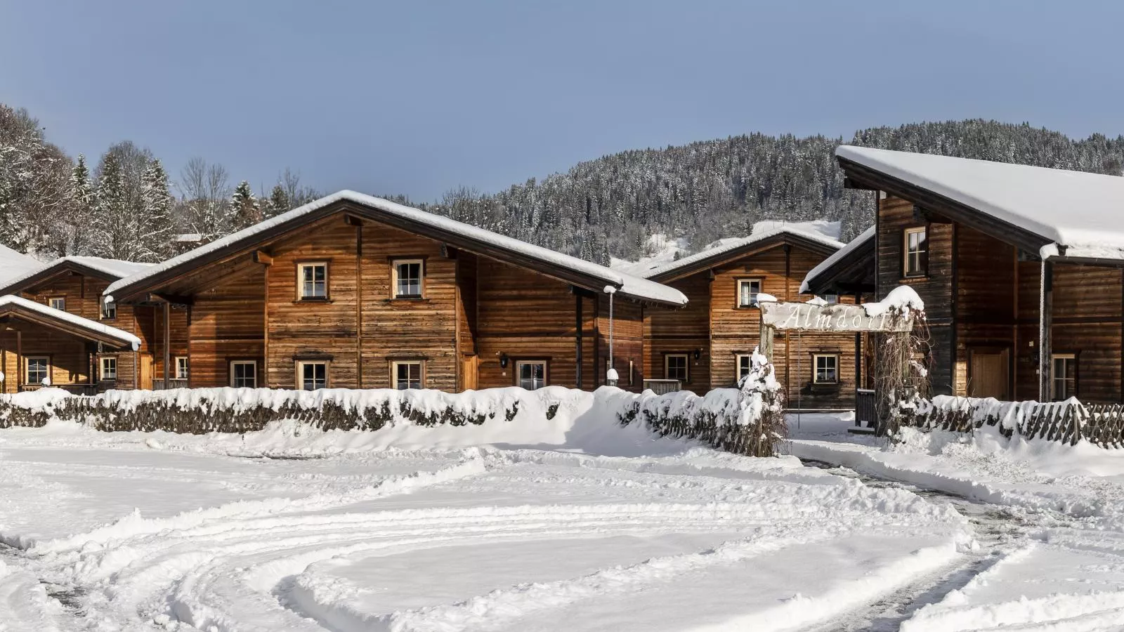 Urige Doppelhaushälfte 5-Exterior winter