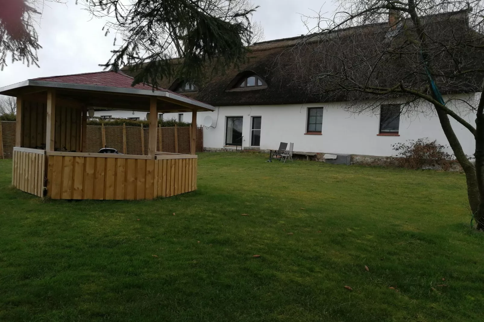 Ferienhaus am Peenebach in Klein Bünzow-Gardens summer