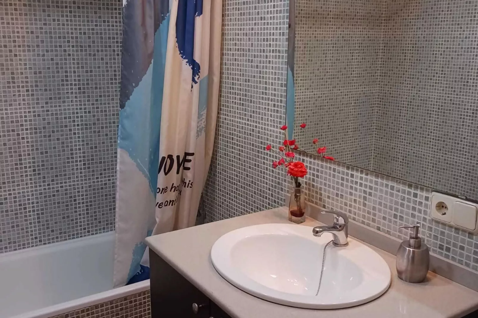 Mas Set Rengs 2-Bathroom