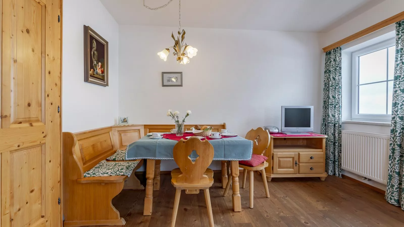 Sunnseitn-Dining room