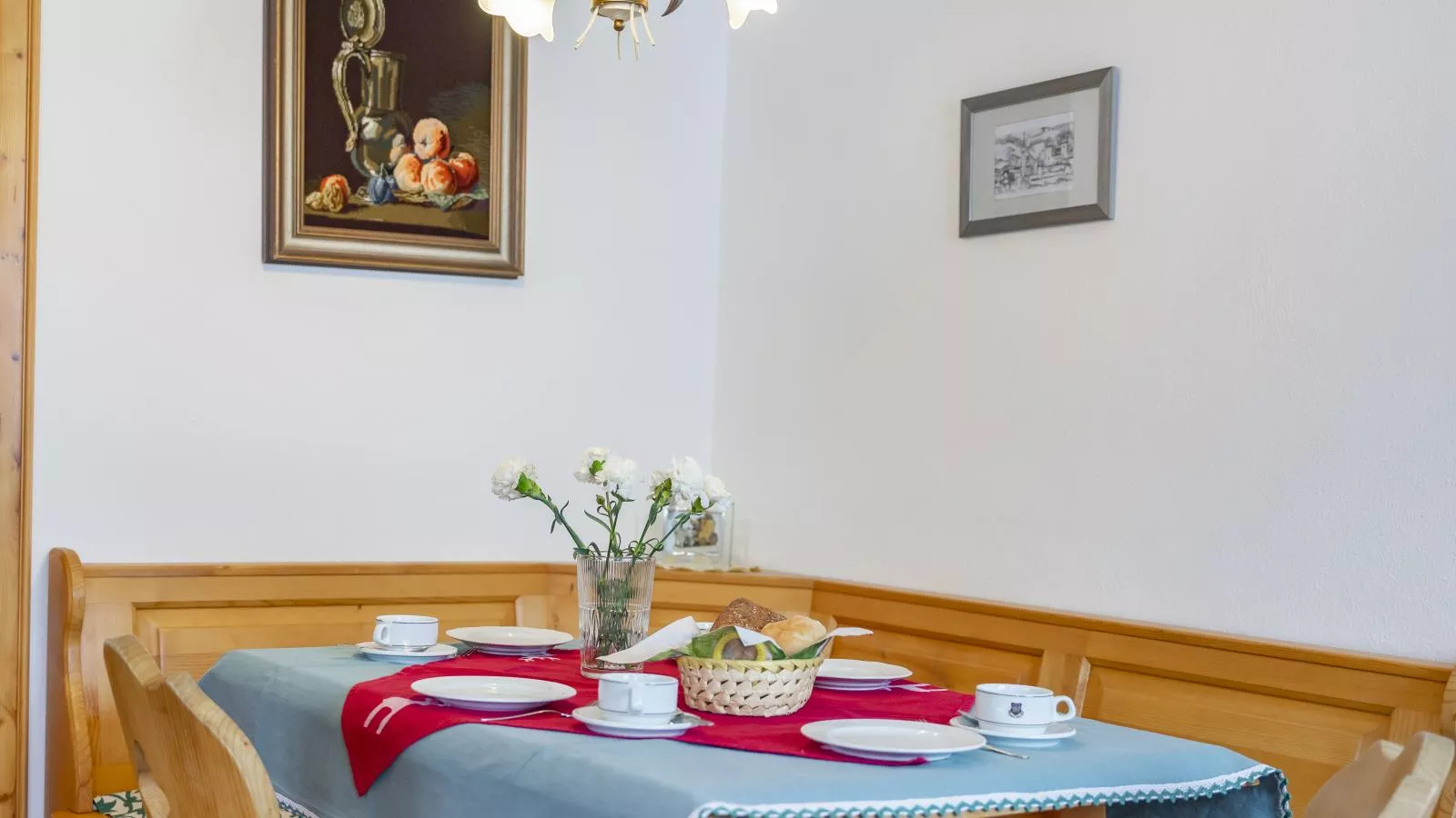 Sunnseitn-Dining room