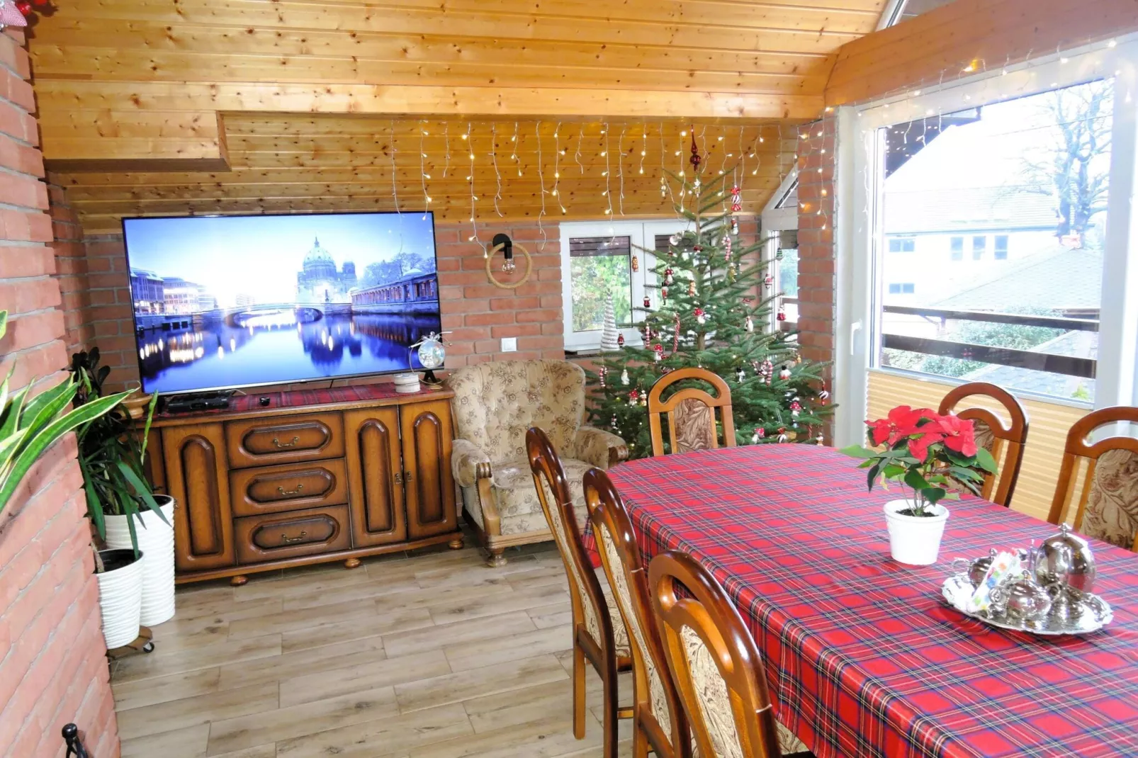 Komfortowy dom wakacyjny dla 12 osób w Kołczewie-Dining room