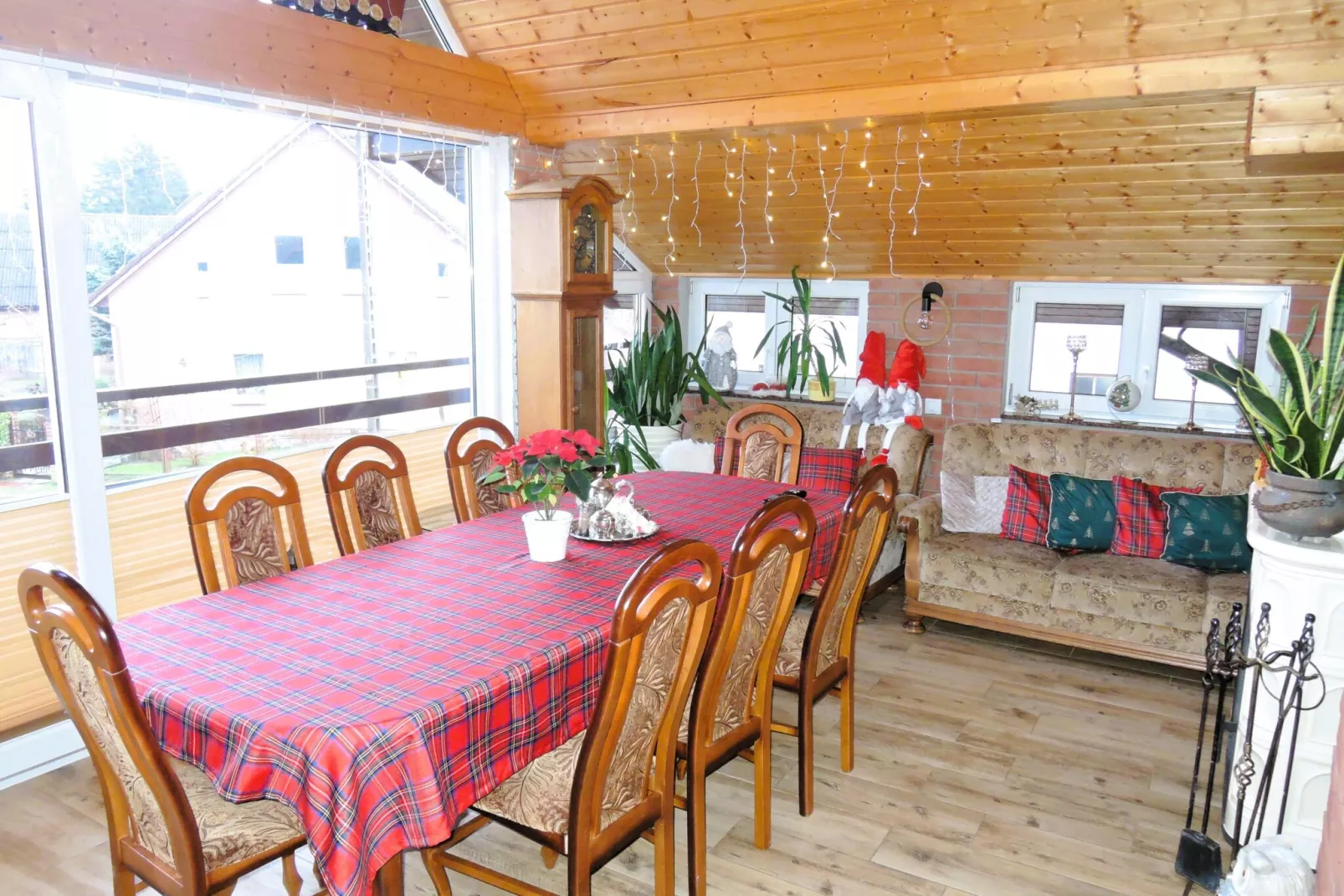 Komfortowy dom wakacyjny dla 12 osób w Kołczewie-Dining room