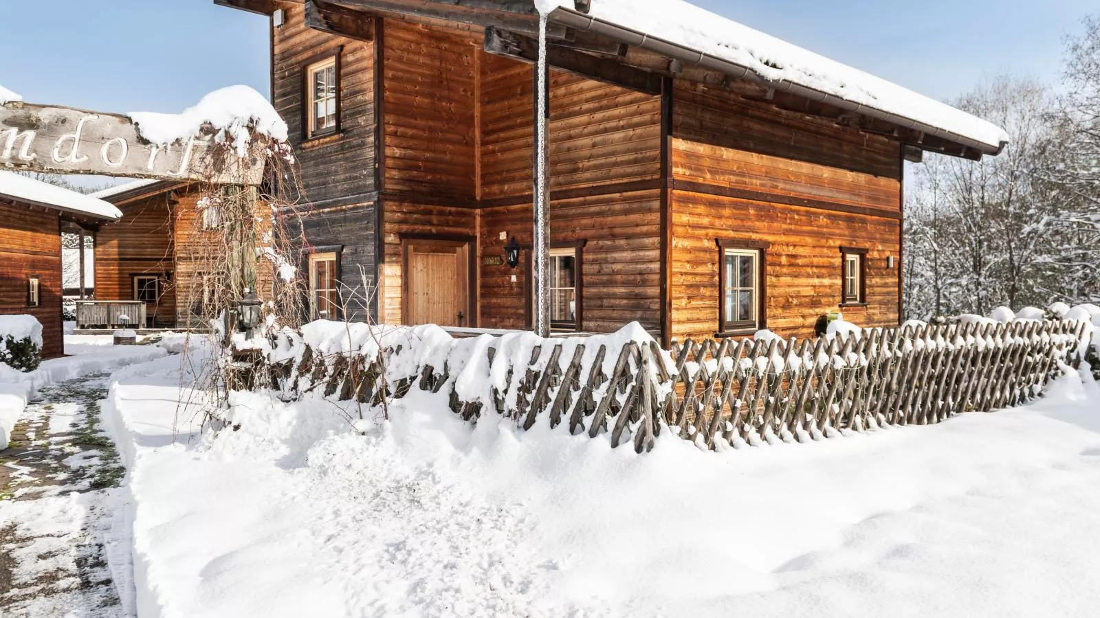 Urige Doppelhaushälfte 6-Exterior winter