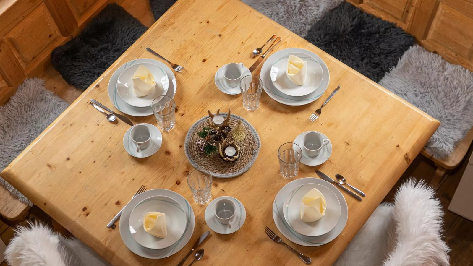 Urige Doppelhaushälfte 1-Dining room