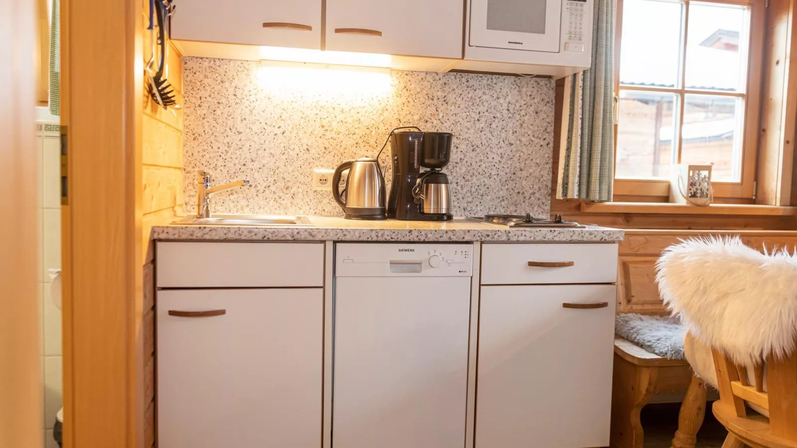 Urige Doppelhaushälfte 1-Kitchen