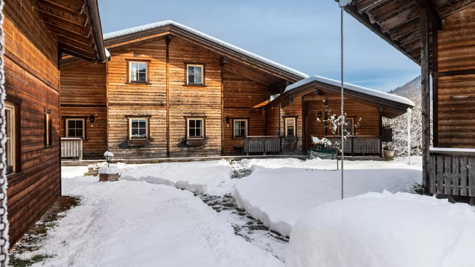 Urige Doppelhaushälften 1 und 2-Exterior winter