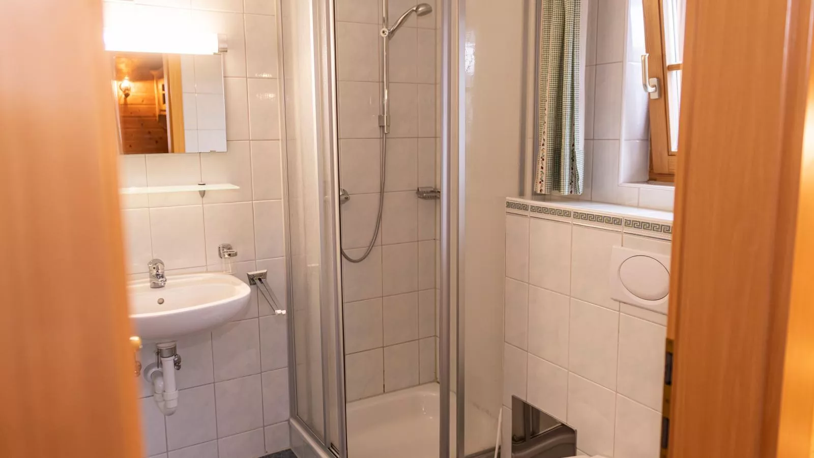Urige Doppelhaushälfte 8-Bathroom