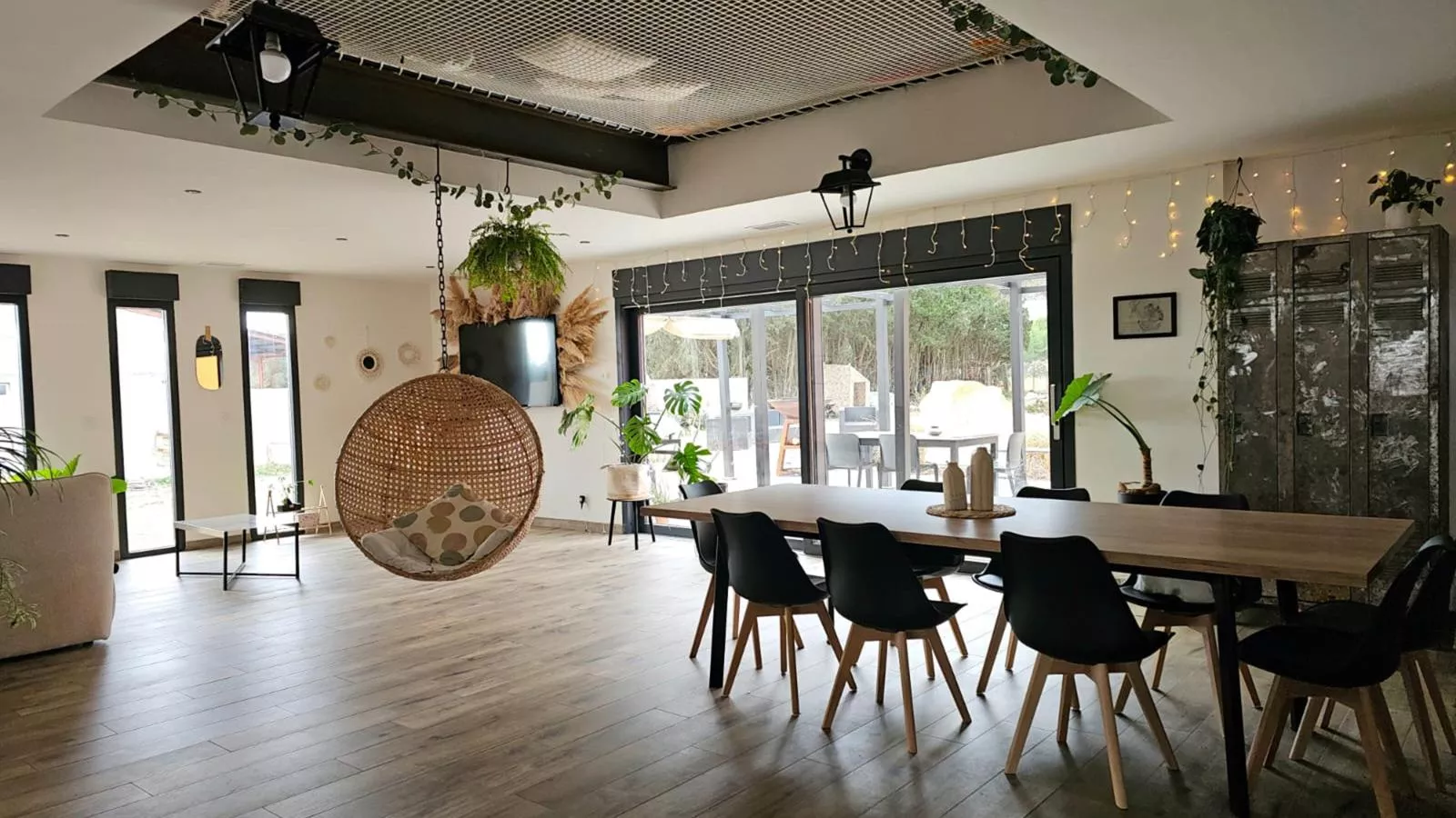 Le Catamaran-Dining room