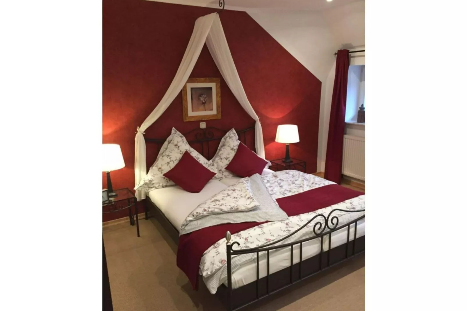 10824-Bedroom