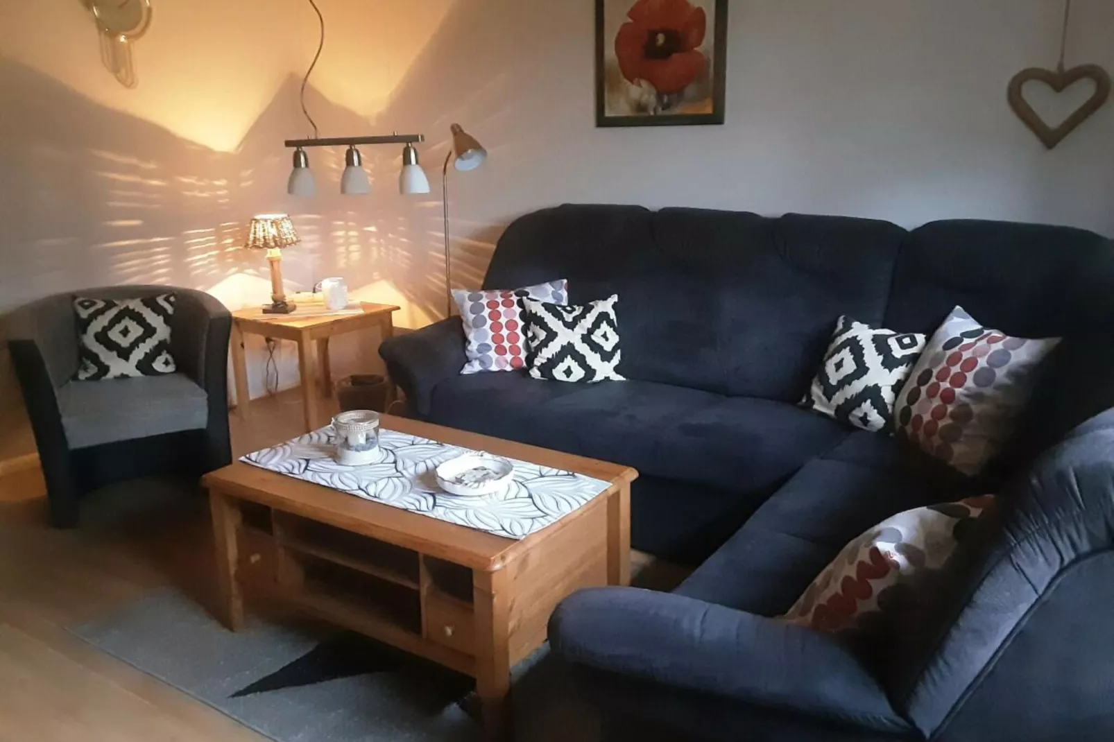 6837-Living room